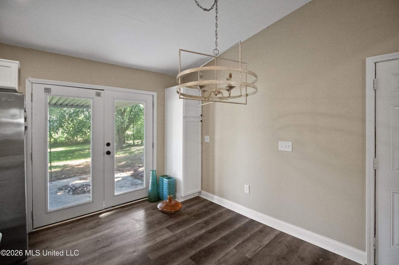 704 Berkshire St - Photo 5 of 20