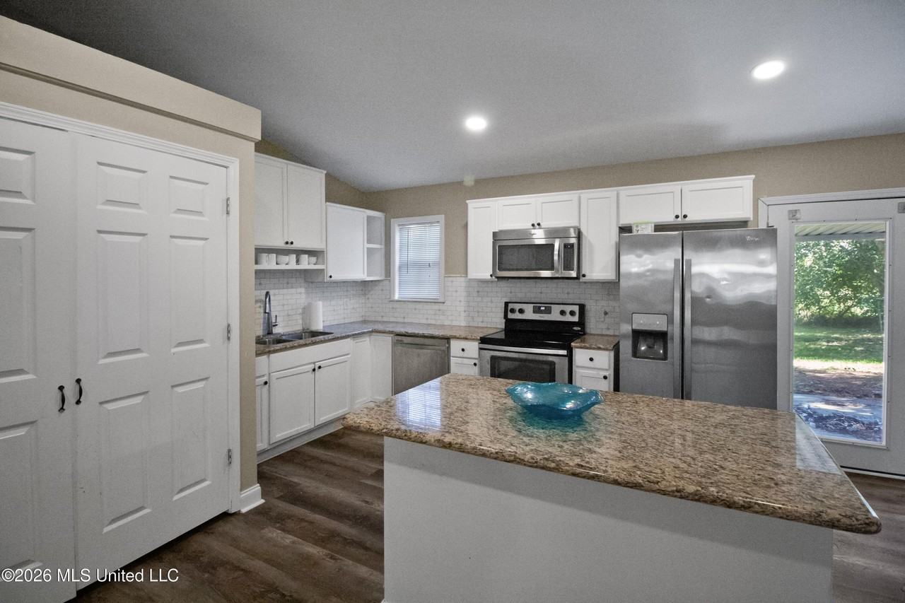704 Berkshire St - Photo 7 of 20