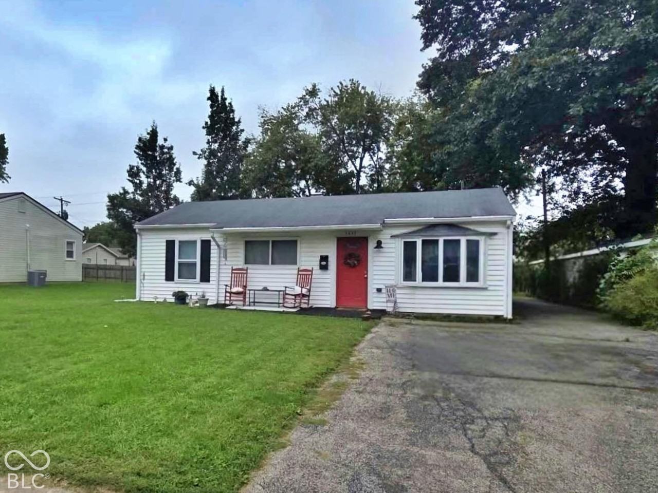 1433 Hillcrest Dr - Photo 2 of 21