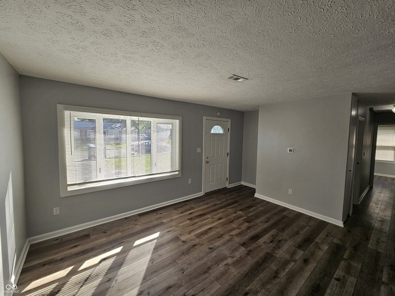 1433 Hillcrest Dr - Photo 5 of 21