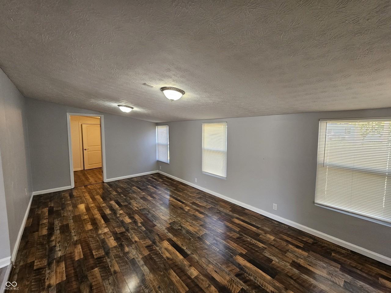 1433 Hillcrest Dr - Photo 6 of 21