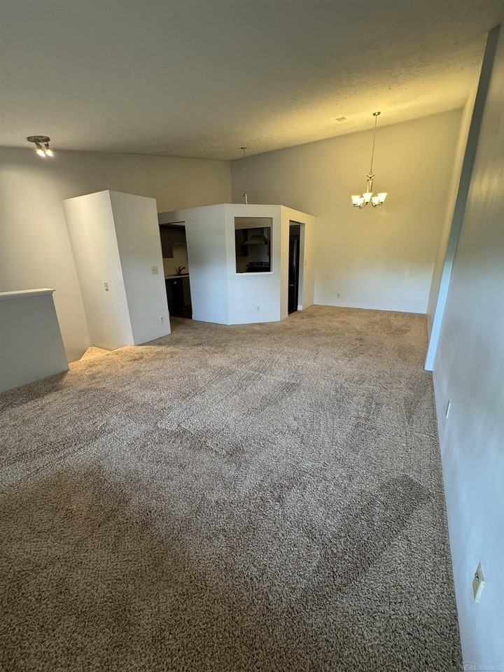 19137 Surrey Ln - Photo 4 of 13