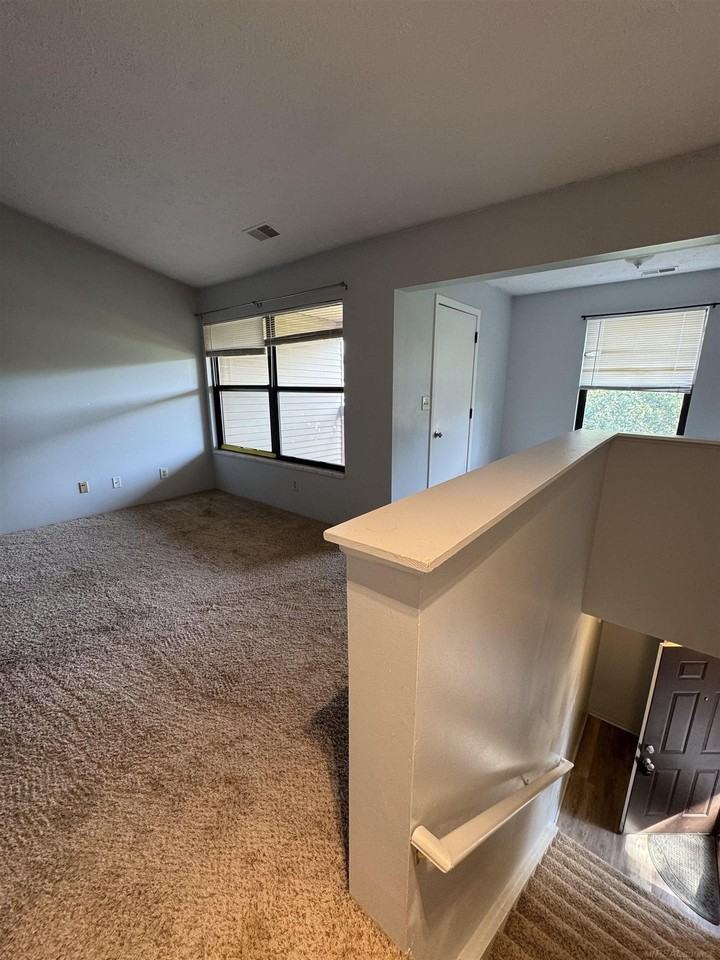 19137 Surrey Ln - Photo 6 of 13