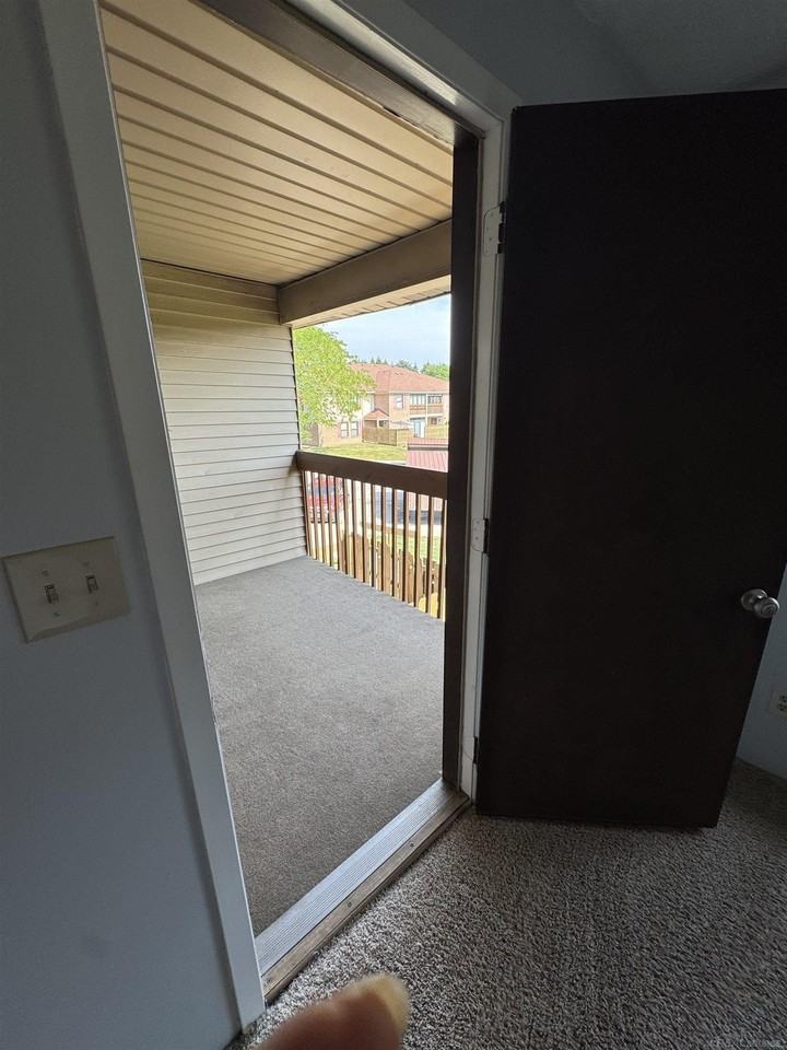 19137 Surrey Ln - Photo 7 of 13
