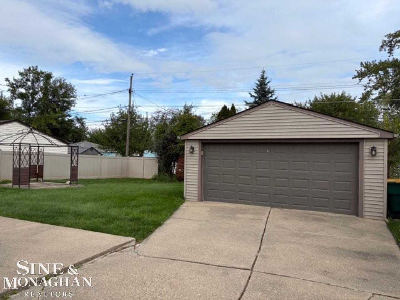 2331 Parliament Dr - Photo 2 of 20