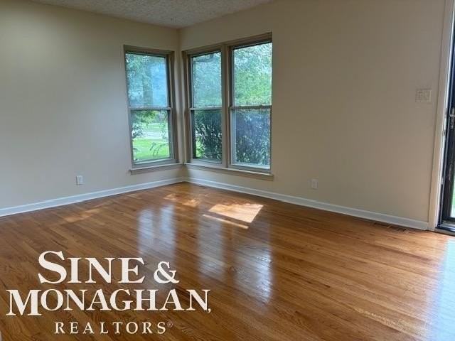 2331 Parliament Dr - Photo 5 of 20