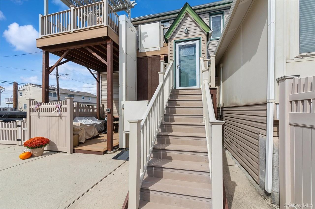 181 Suffolk Rd - Photo 3 of 24