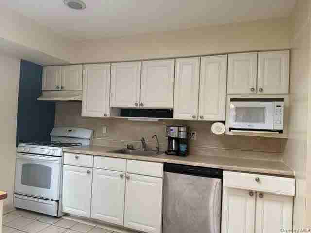 22 Cedar St - Photo 7 of 12