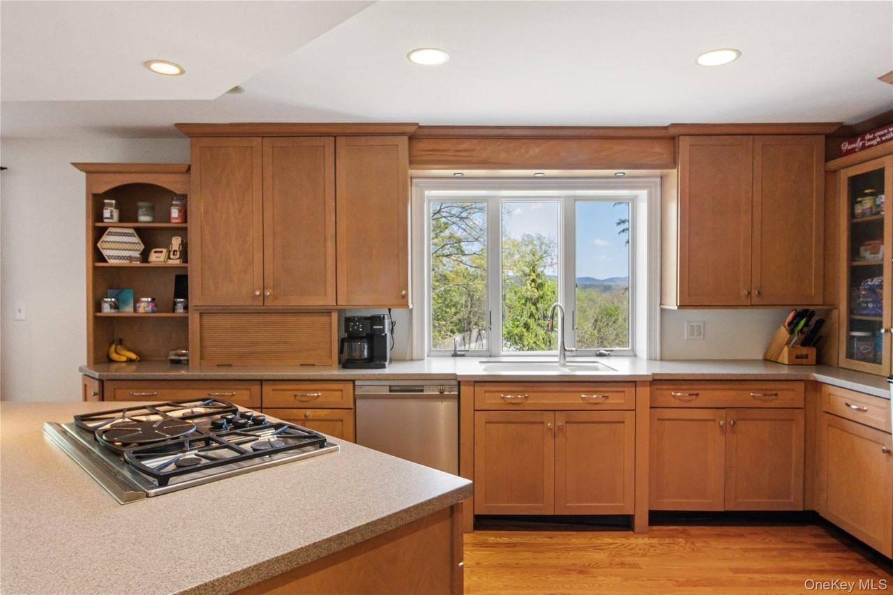 10 Sunset Hts - Photo 6 of 38