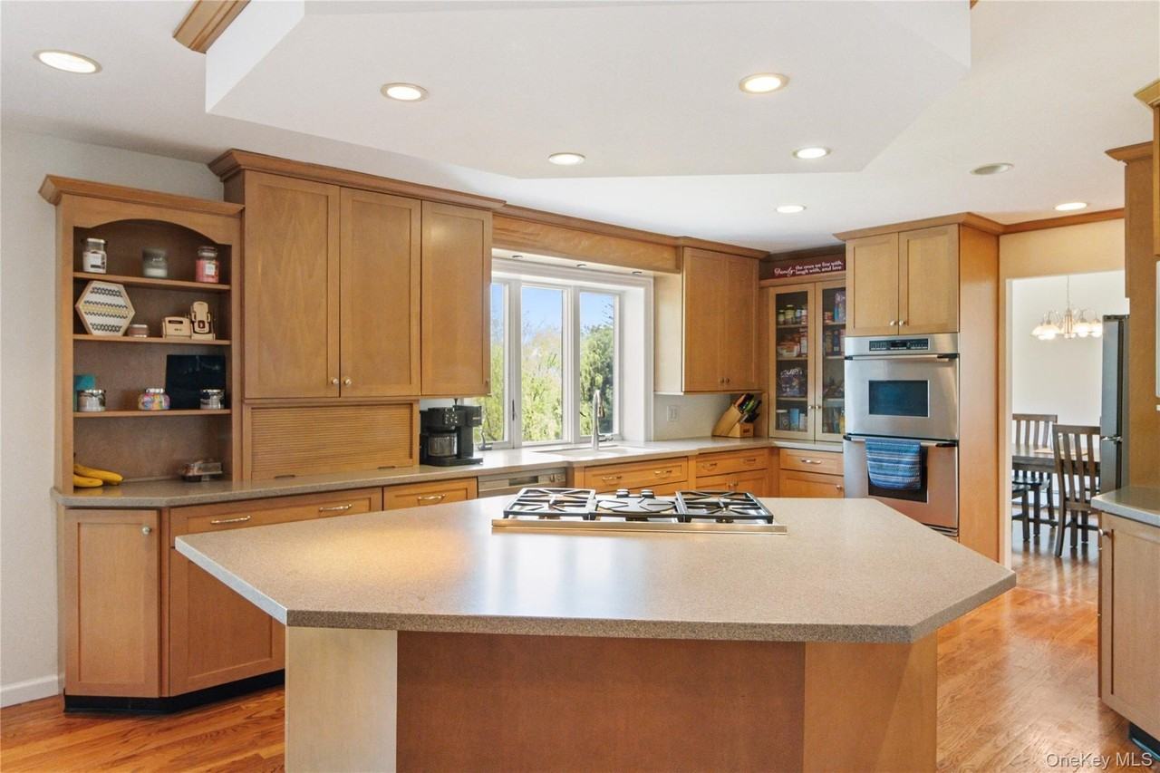 10 Sunset Hts - Photo 7 of 38