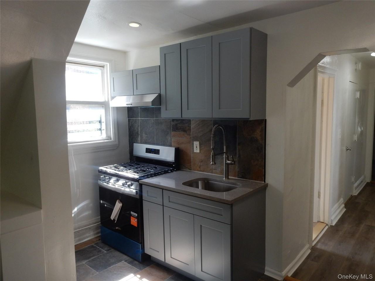 271 S Fulton Ave - Photo 2 of 18