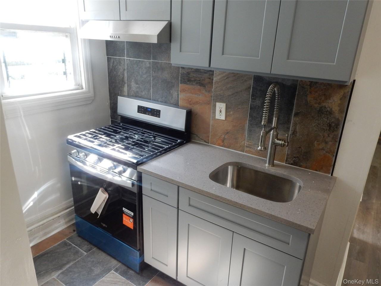 271 S Fulton Ave - Photo 4 of 18