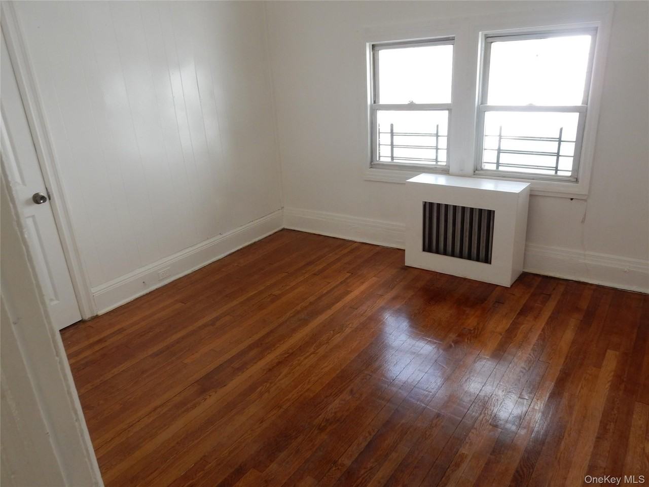 271 S Fulton Ave - Photo 5 of 18
