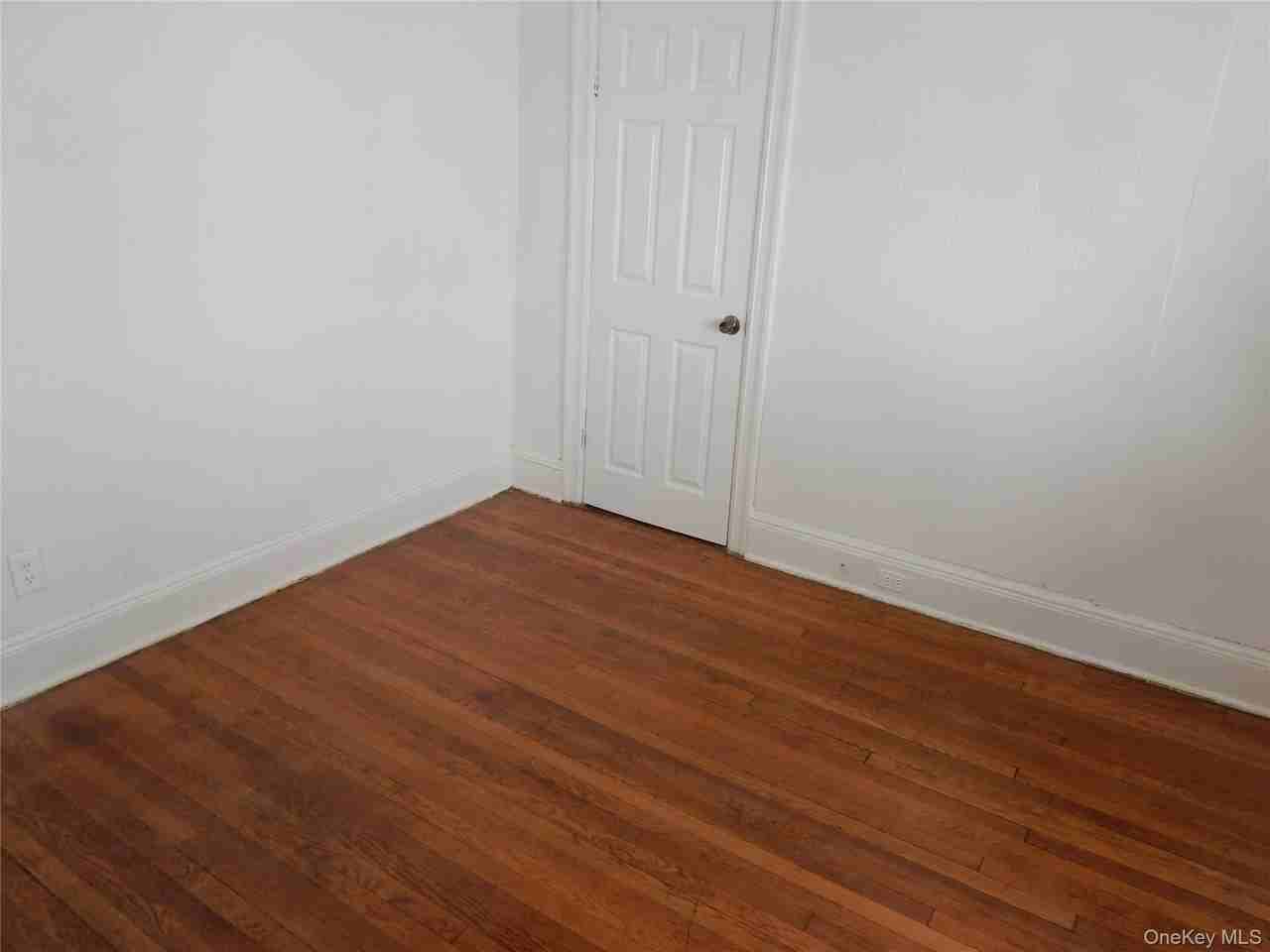 271 S Fulton Ave - Photo 6 of 18