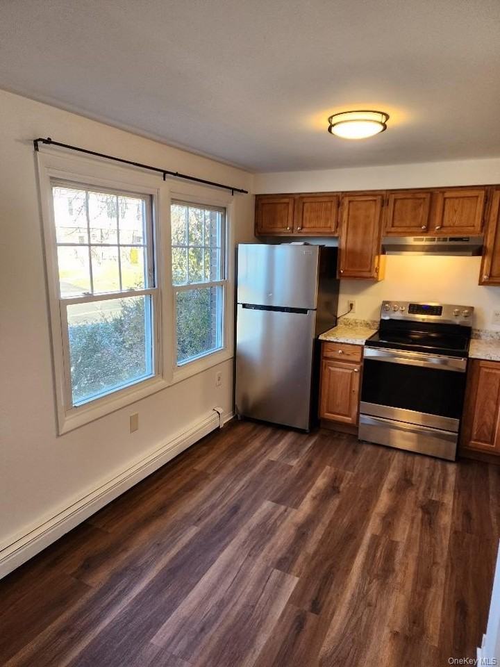 16 Harbor Hill Ct - Photo 4 of 27