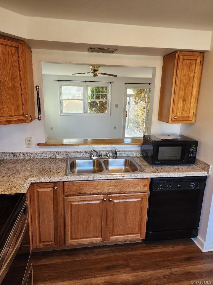 16 Harbor Hill Ct - Photo 5 of 27