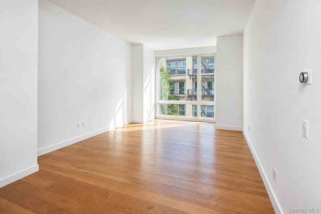 311 W Broadway #3G - Photo 2 of 10