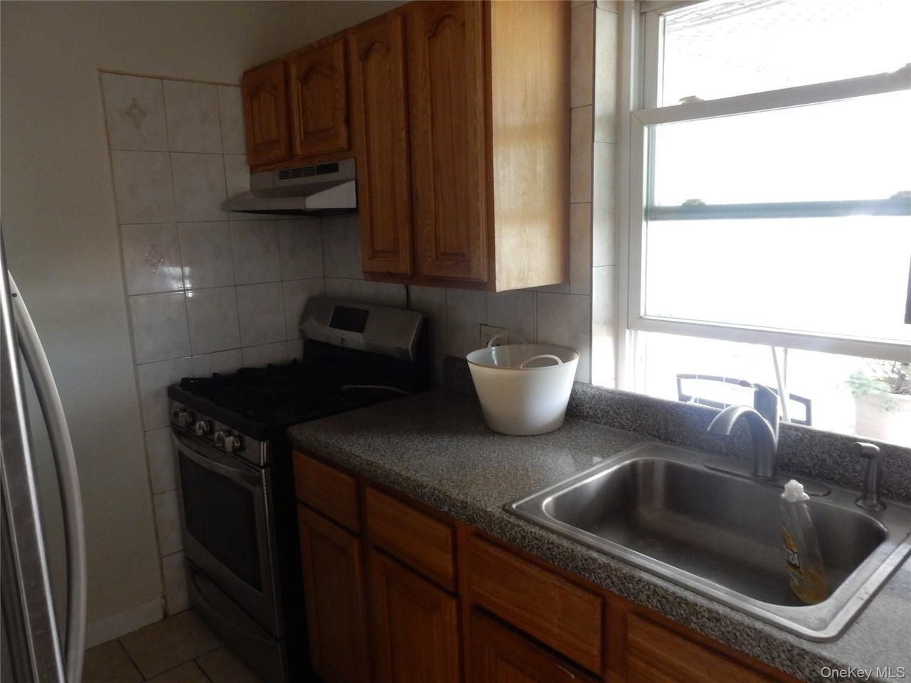 222 N 6th Ave - Photo 4 of 16