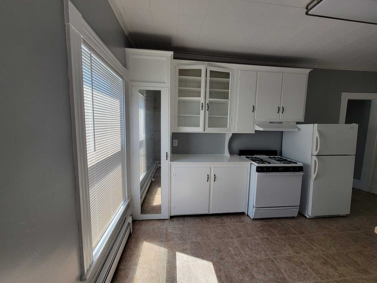 172 Nesmith St #3 - Photo 4 of 8