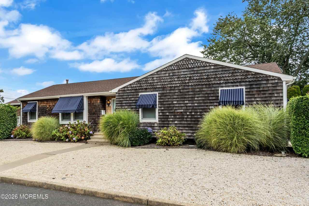 552 Ocean Rd - Photo 2 of 16