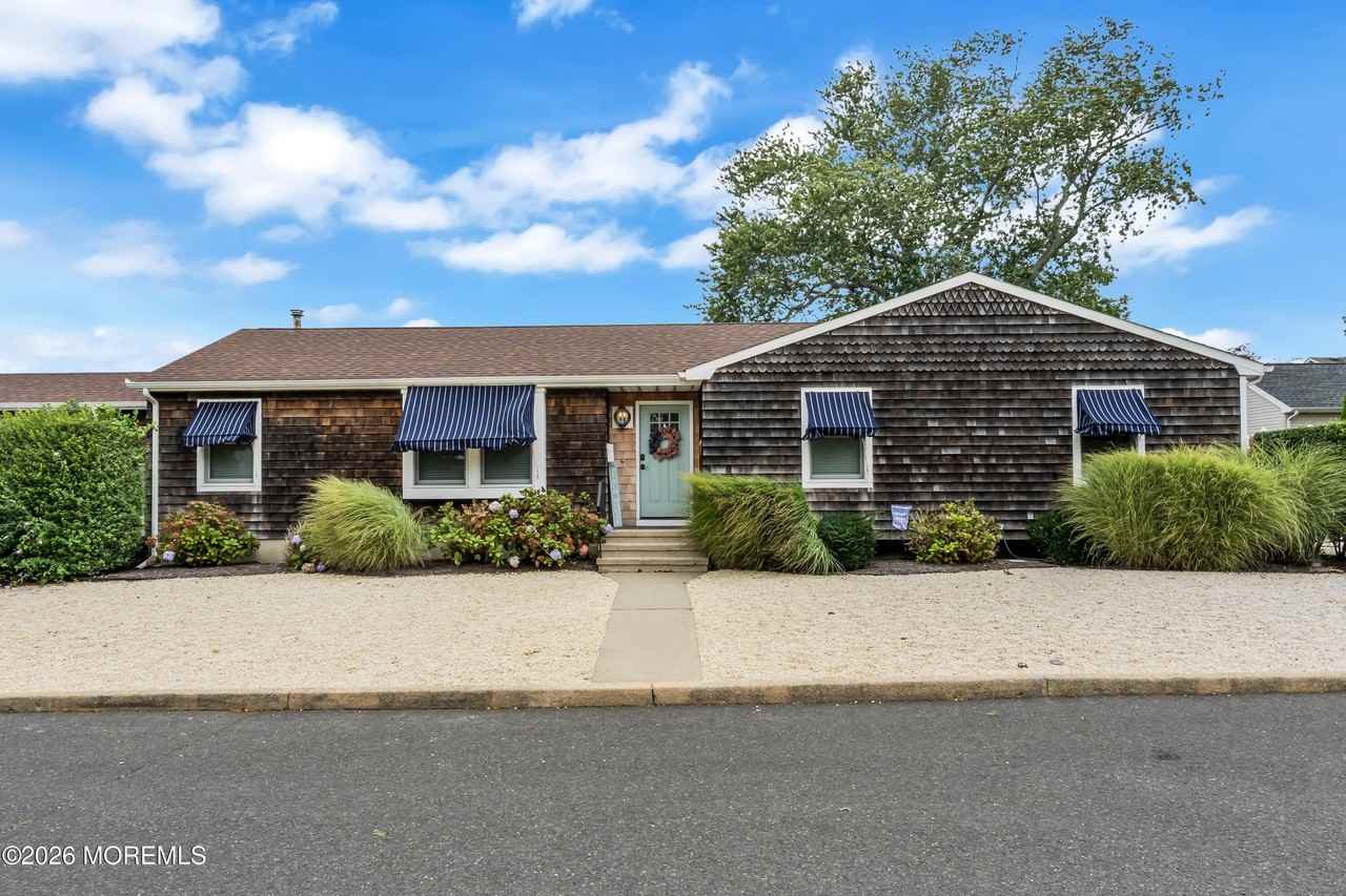 552 Ocean Rd - Photo 3 of 16