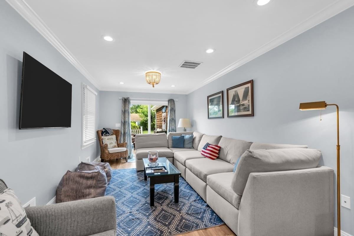 552 Ocean Rd - Photo 5 of 16