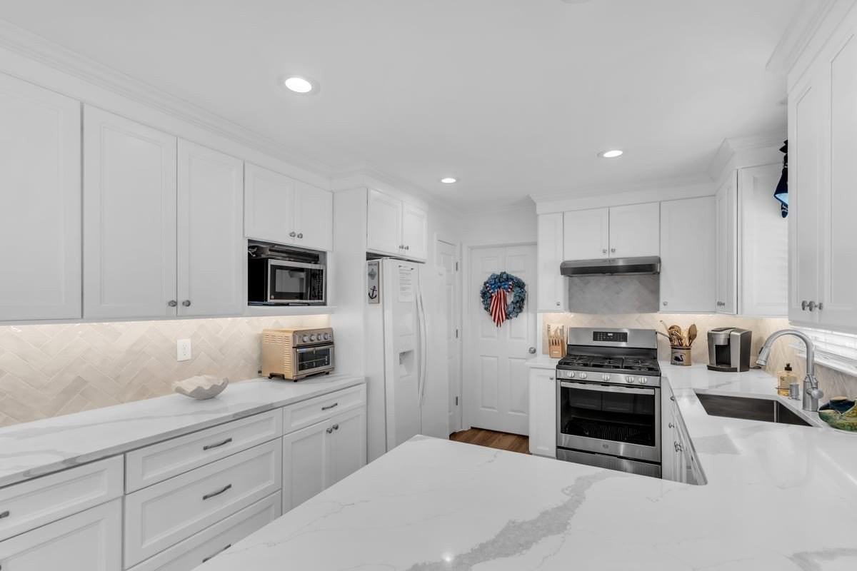 552 Ocean Rd - Photo 7 of 16