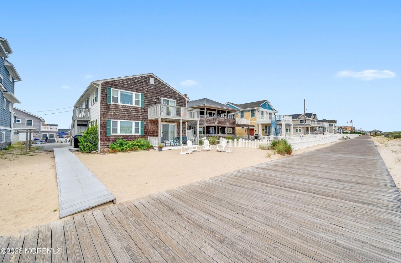 Ocean Front - Photo 4 of 28