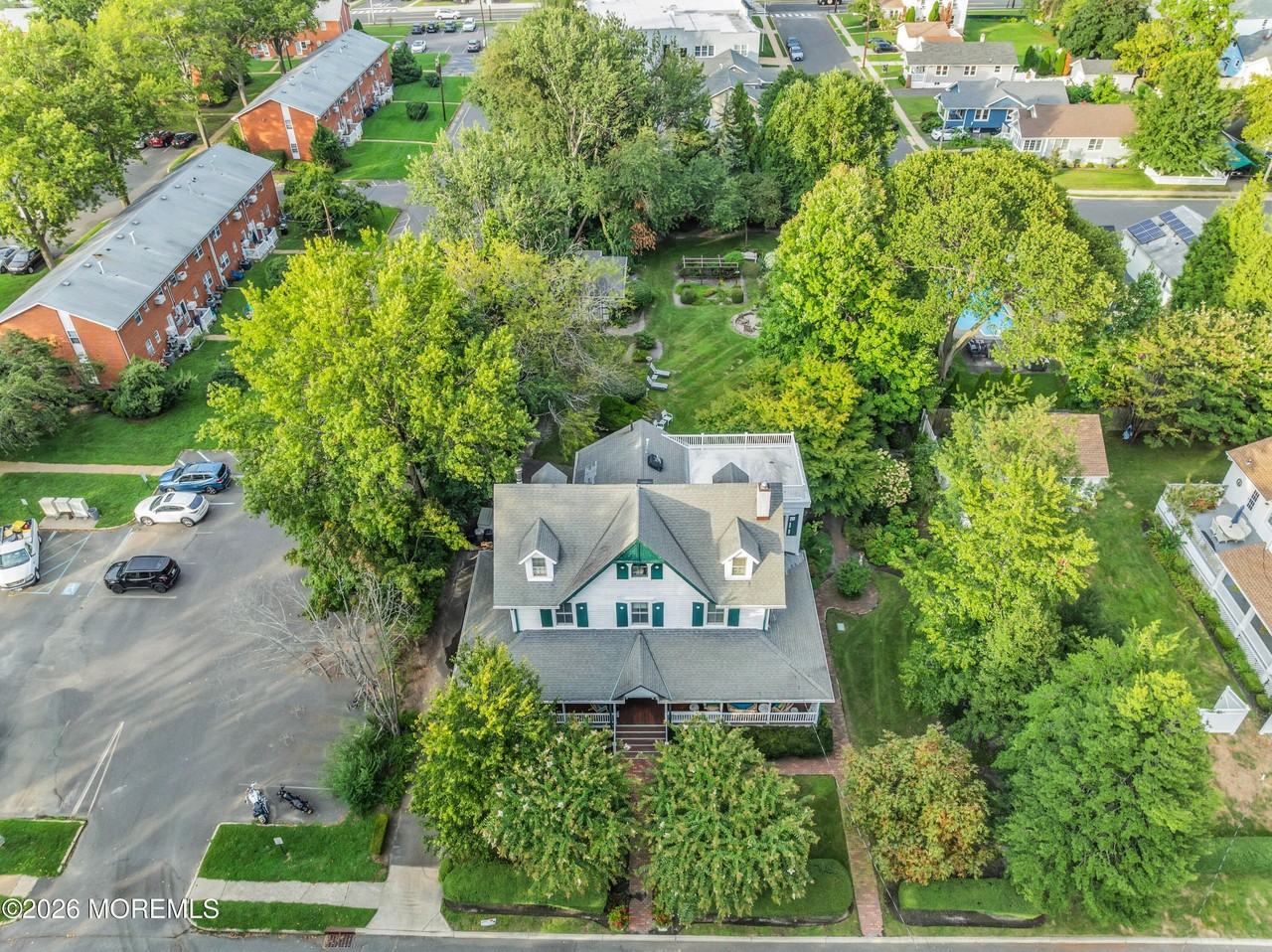 102 Riverview Ave - Photo 4 of 43