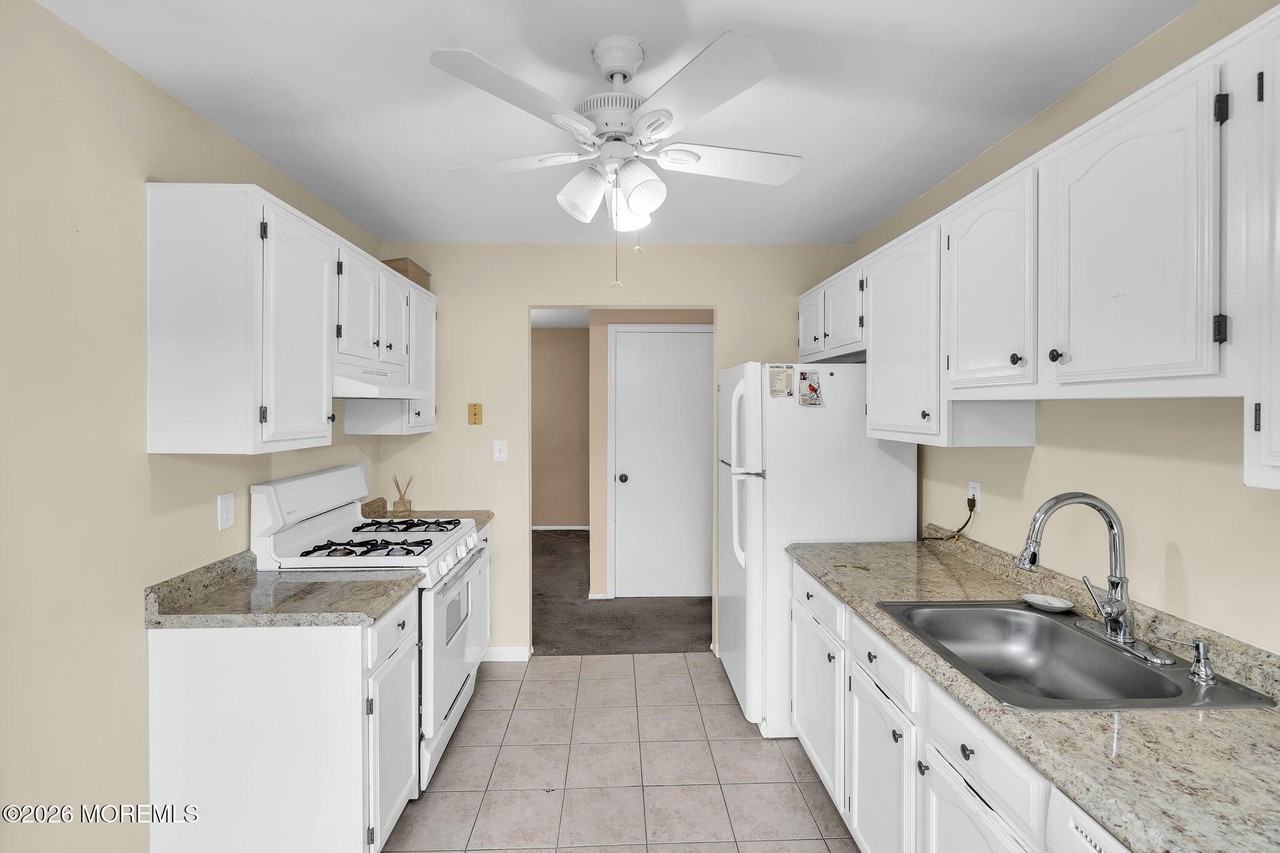 366 Sequoia Ct - Photo 3 of 41