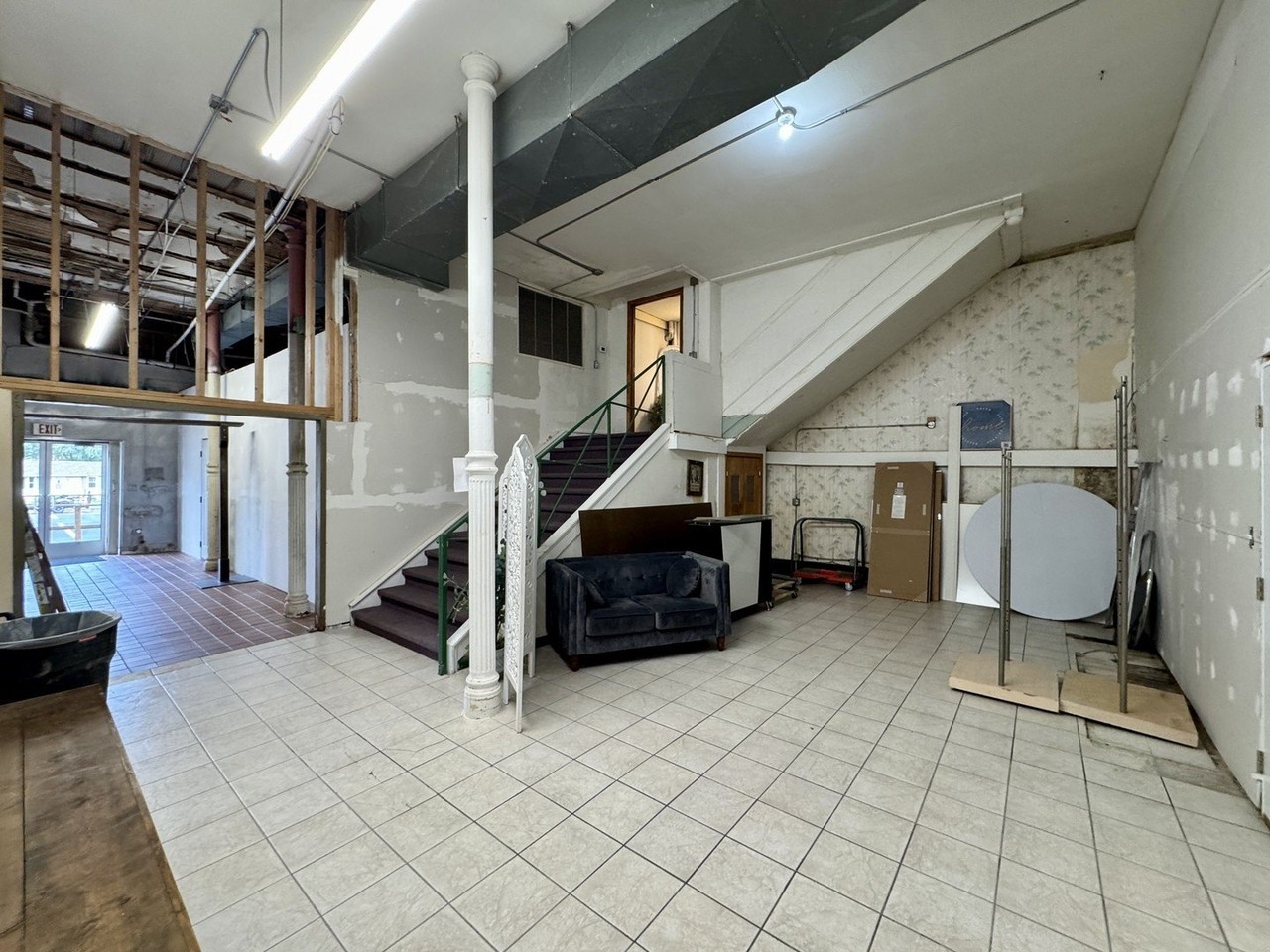 902 1/2 N Main St #2 - Photo 4 of 14