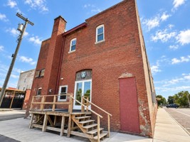 featured image of 902 3/4 N Main St #3