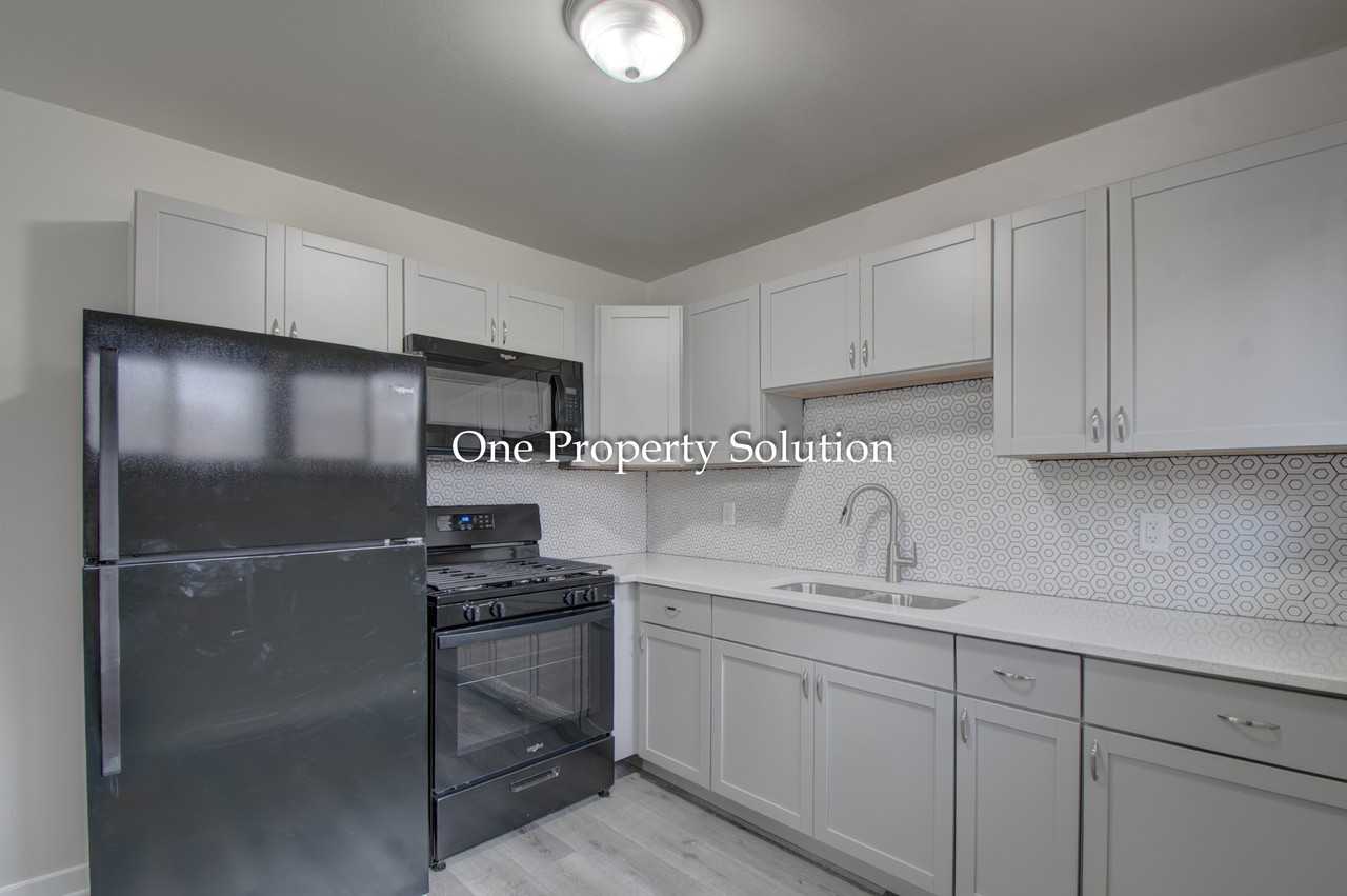940 Mount St #1 - Photo 3 of 18
