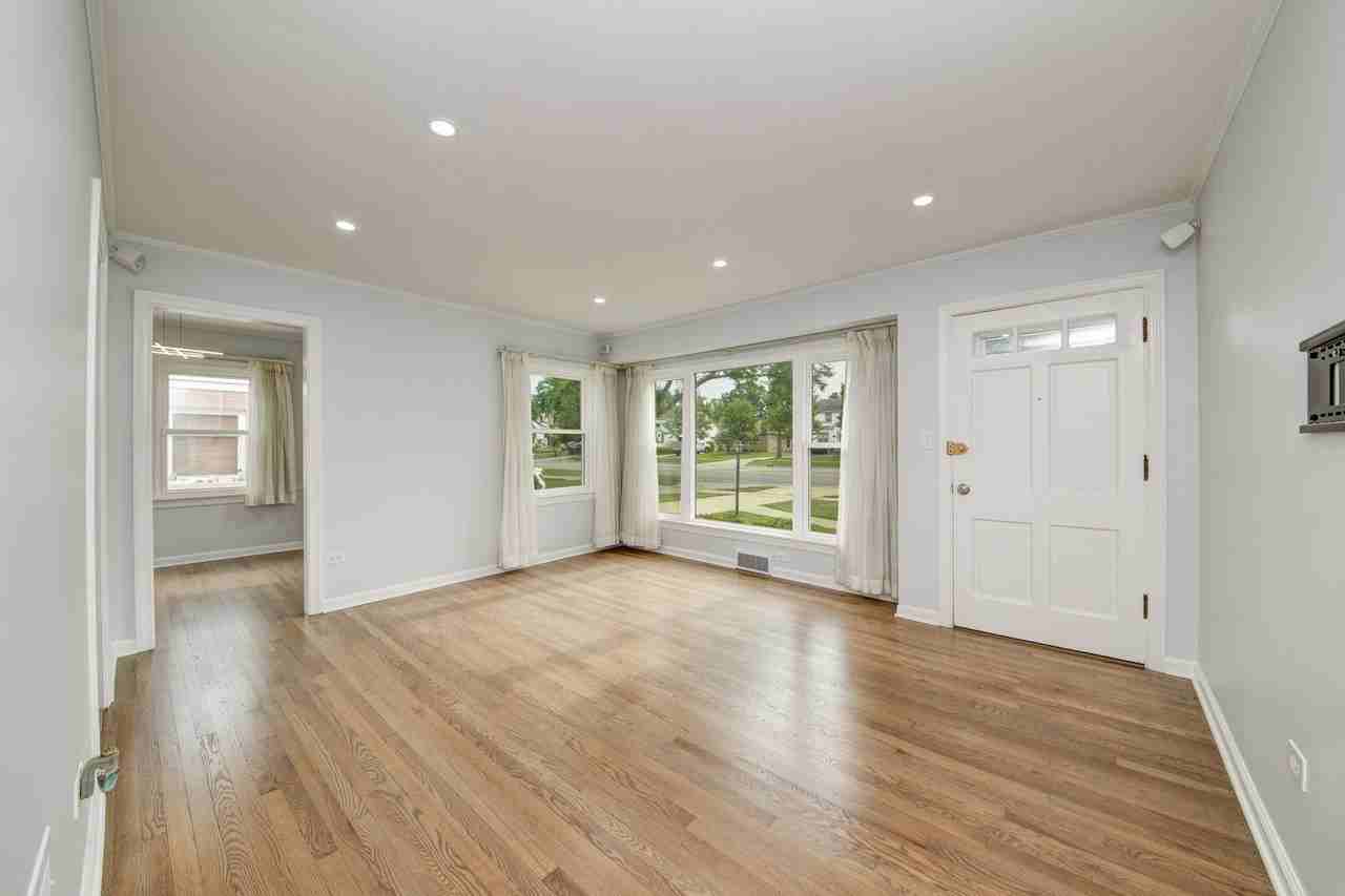384 S Wolf Rd - Photo 5 of 30