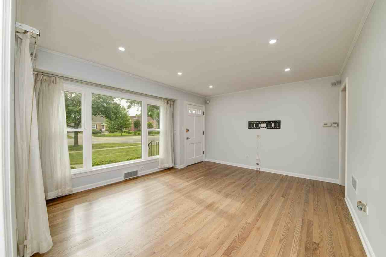 384 S Wolf Rd - Photo 6 of 30