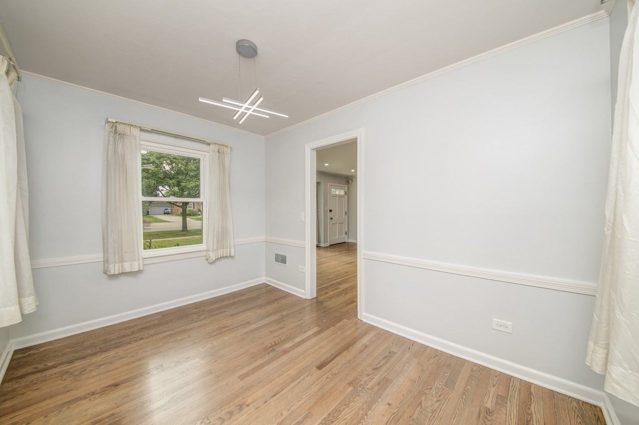 384 S Wolf Rd - Photo 7 of 30