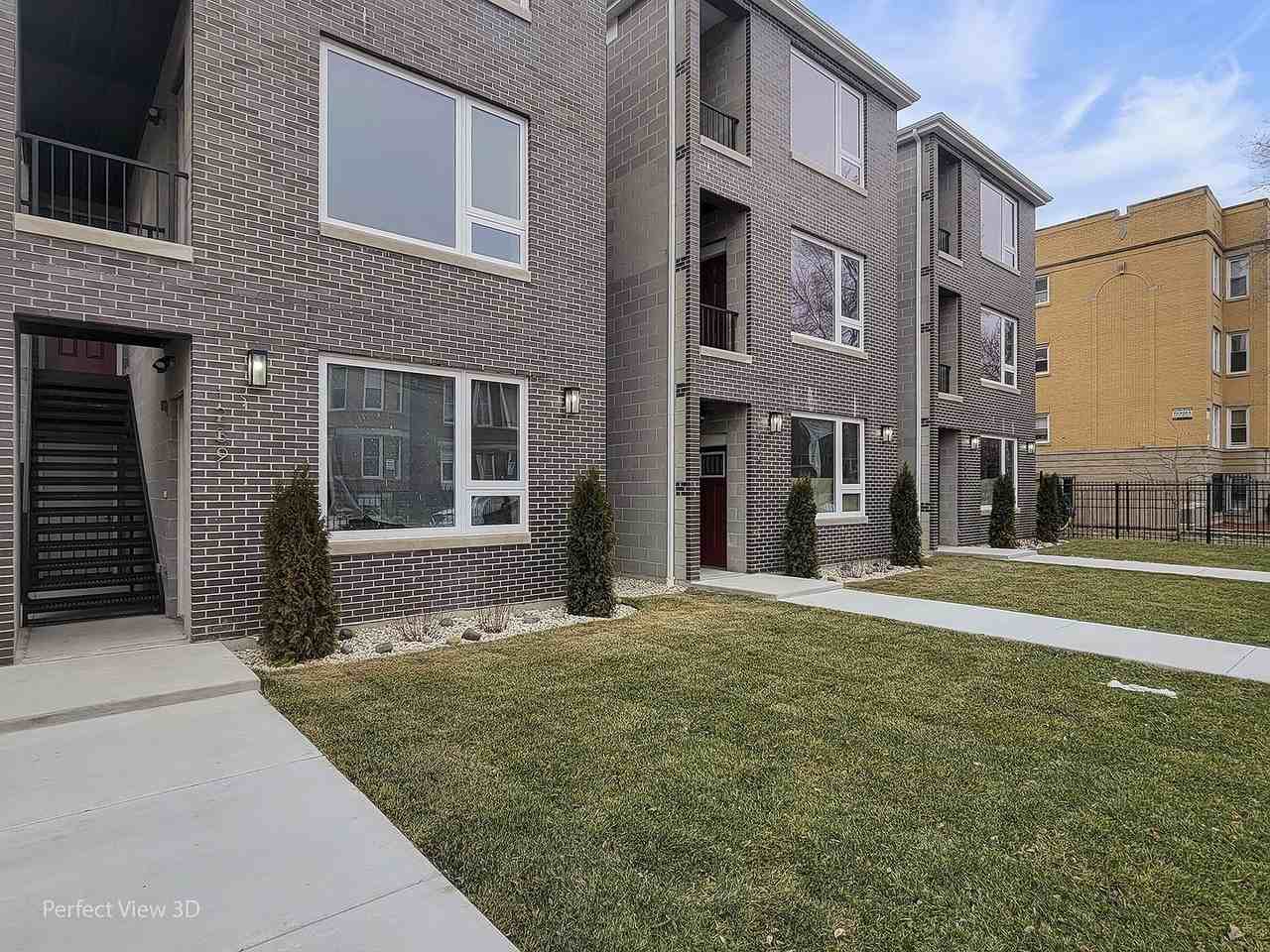1241 S Fairfield Ave #3 - Photo 2 of 21