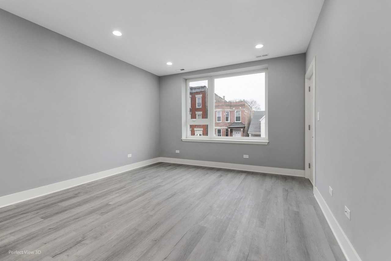 1241 S Fairfield Ave #3 - Photo 3 of 21