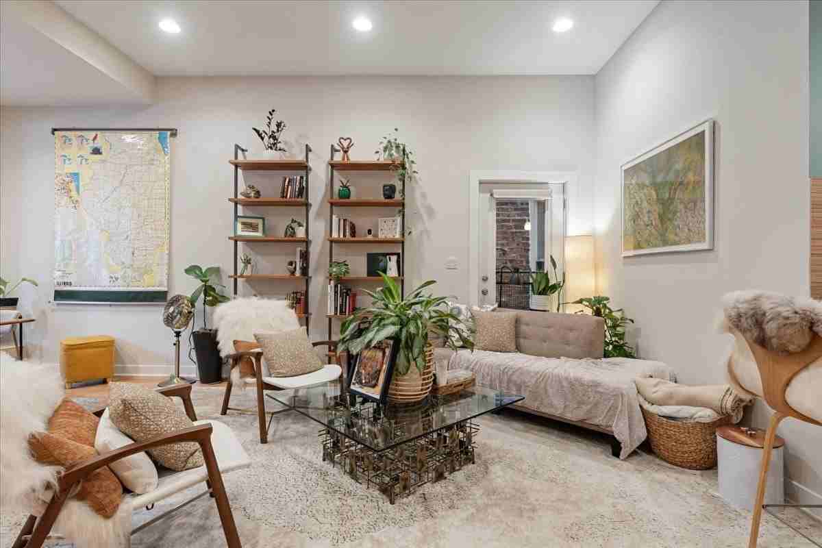 4842 N Damen Ave #1 - Photo 3 of 22