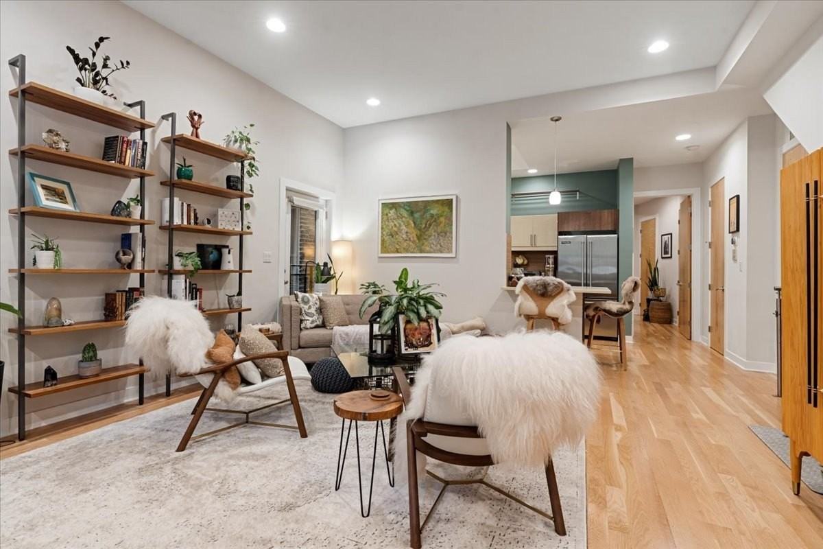 4842 N Damen Ave #1 - Photo 4 of 22