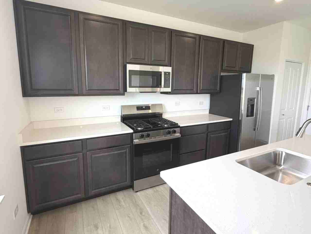 385 Danforth Dr - Photo 5 of 23