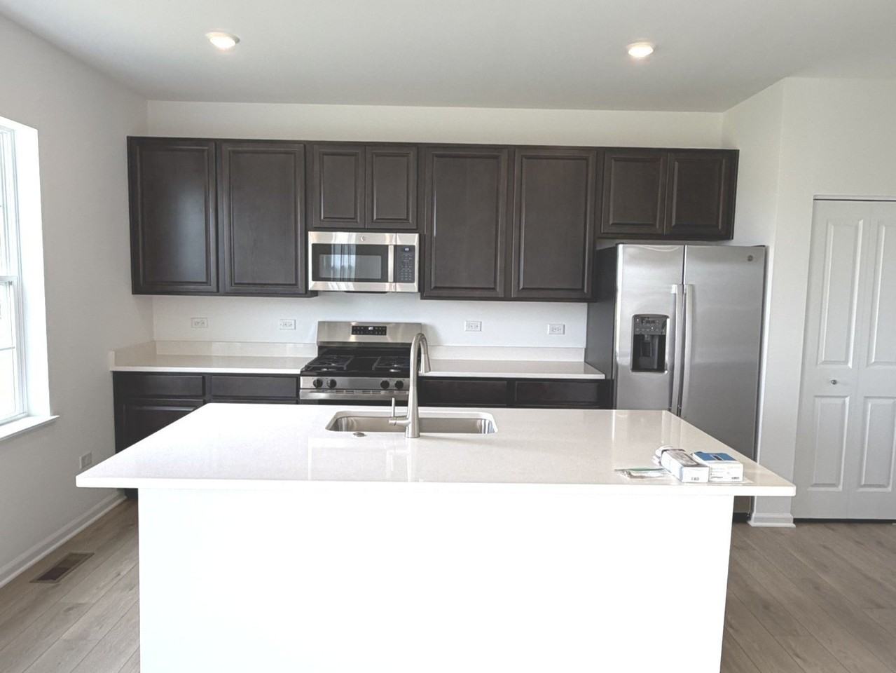 385 Danforth Dr - Photo 6 of 23