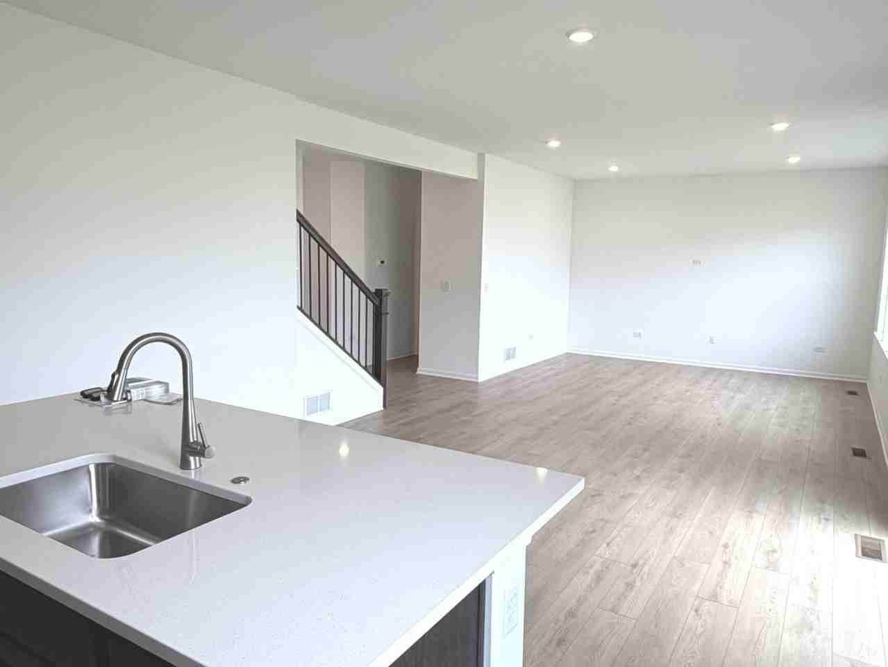 385 Danforth Dr - Photo 7 of 23