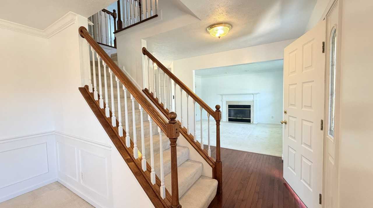 611 Buttercup Dr - Photo 2 of 9