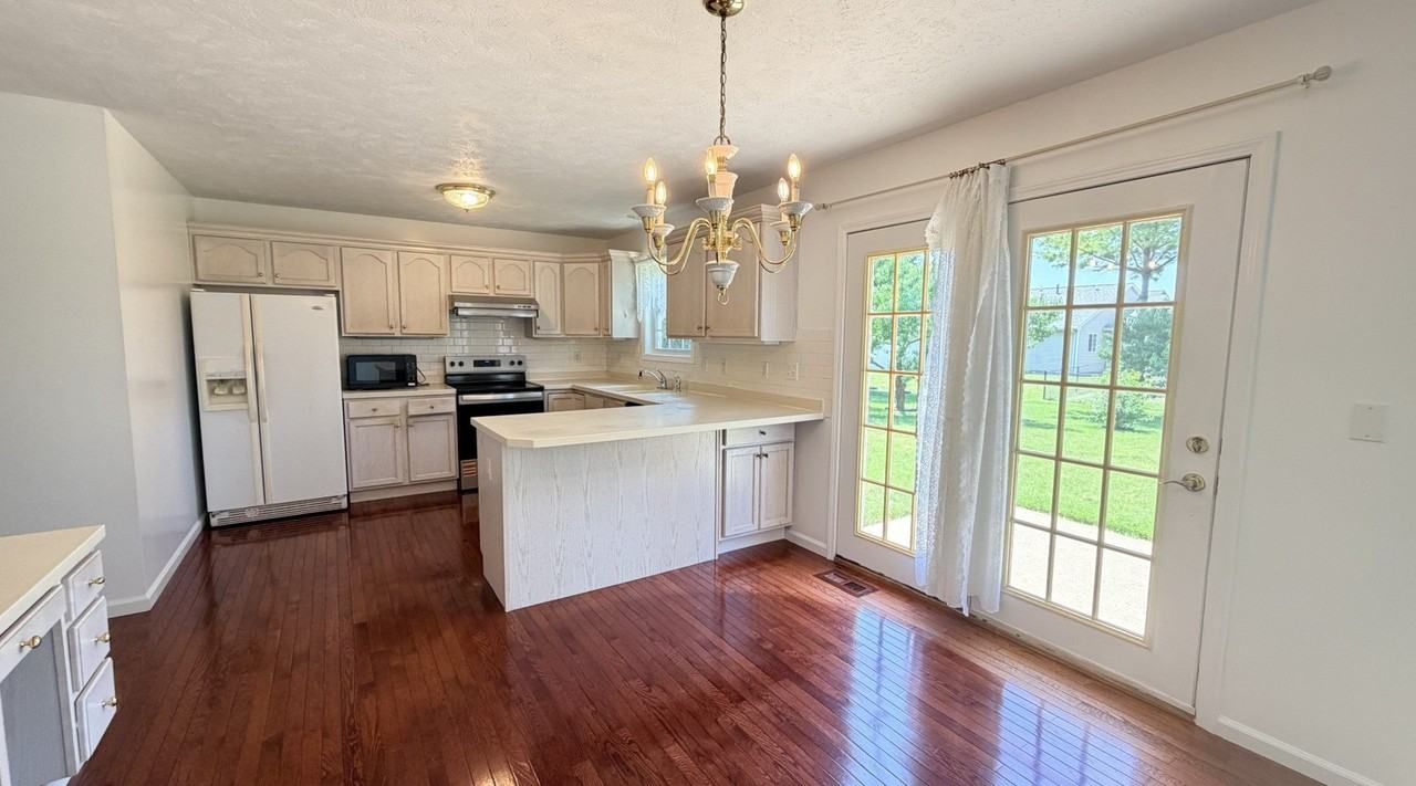 611 Buttercup Dr - Photo 4 of 9