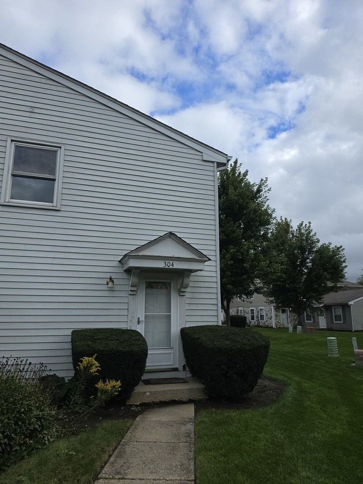 304 Creekside Dr #304 - Photo 2 of 14