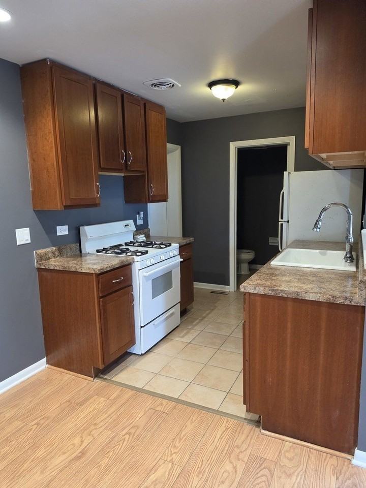 304 Creekside Dr #304 - Photo 4 of 14