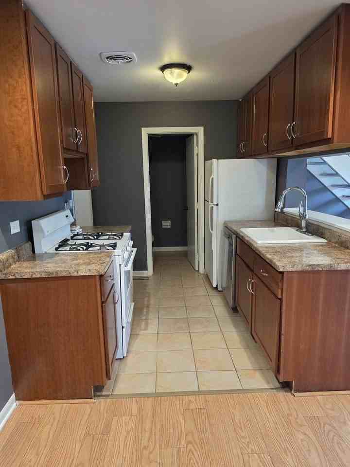 304 Creekside Dr #304 - Photo 5 of 14