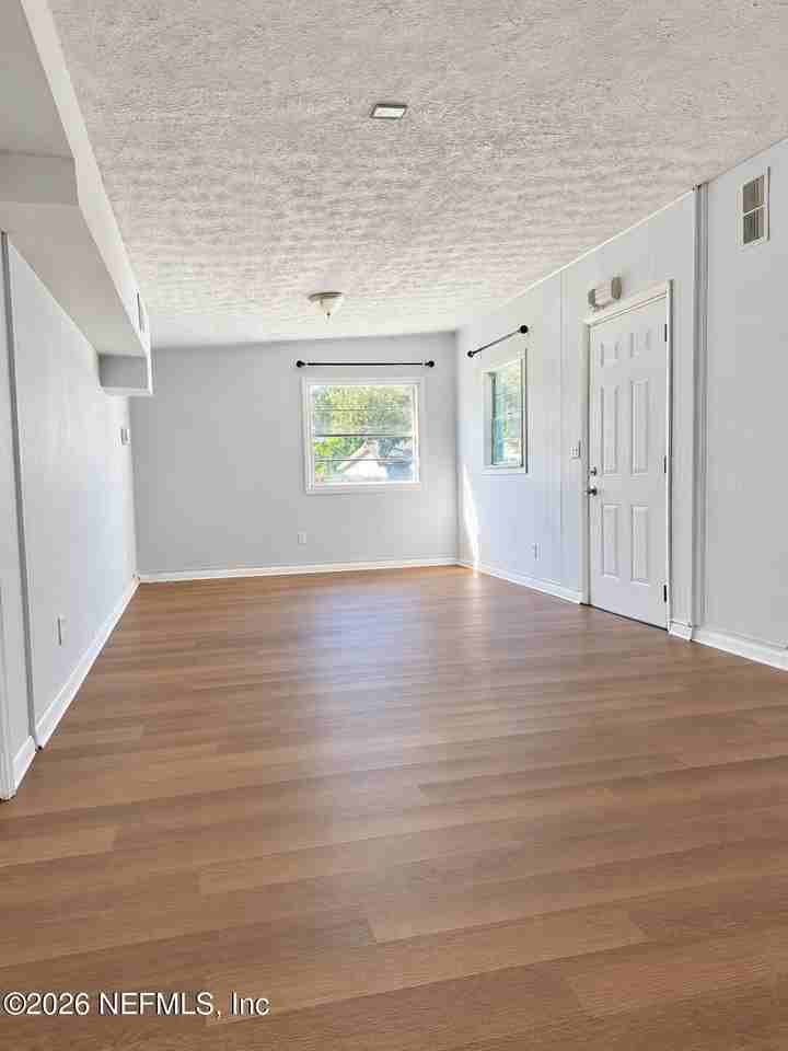 1011 Pheasant Dr - Photo 3 of 16