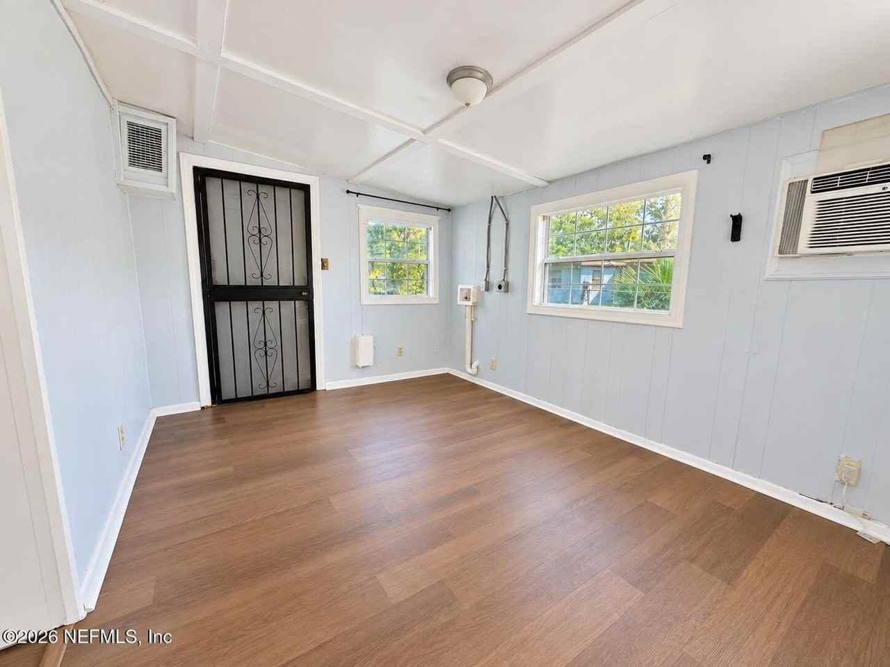1011 Pheasant Dr - Photo 7 of 16